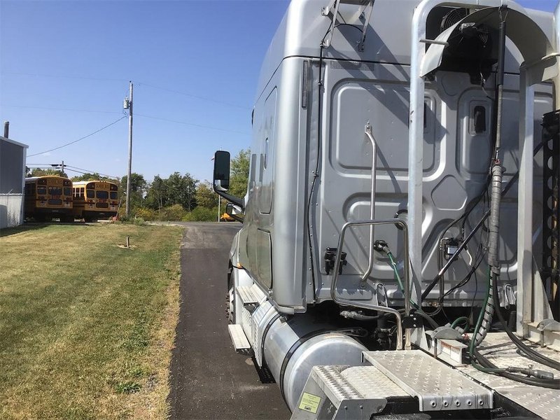 FREIGHTLINER Cascadia 126 - Trucks