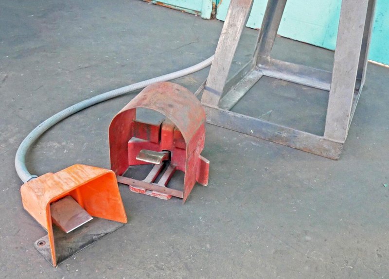 Chicago Pneumatic 24" Compression Riveter, CP-450