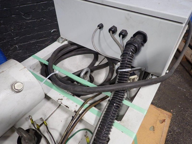 LEYBOLD VACUUM PUMP  -  SP250