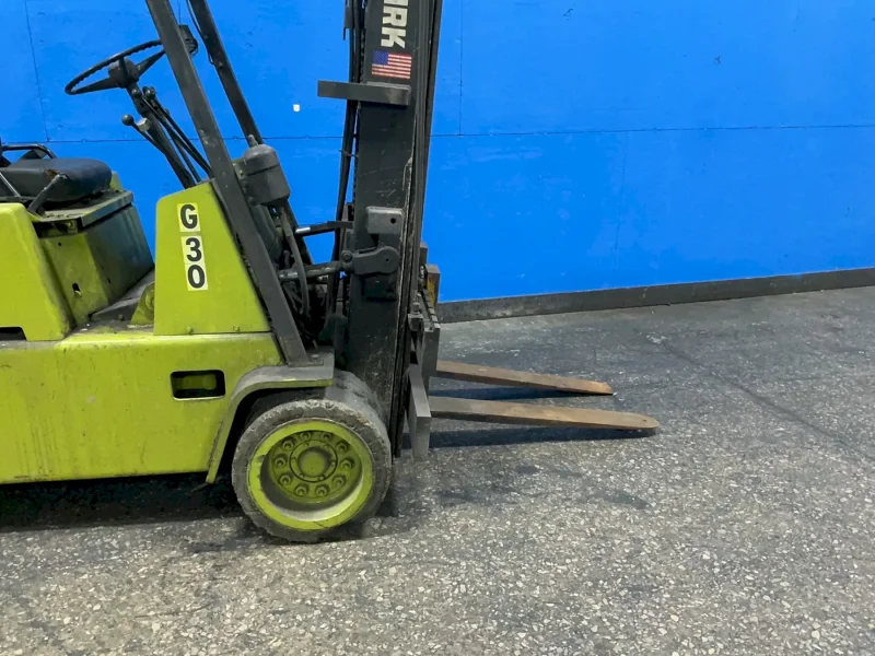 CLARK 4075 LBS GAS FORKLIFT  -  C500-100