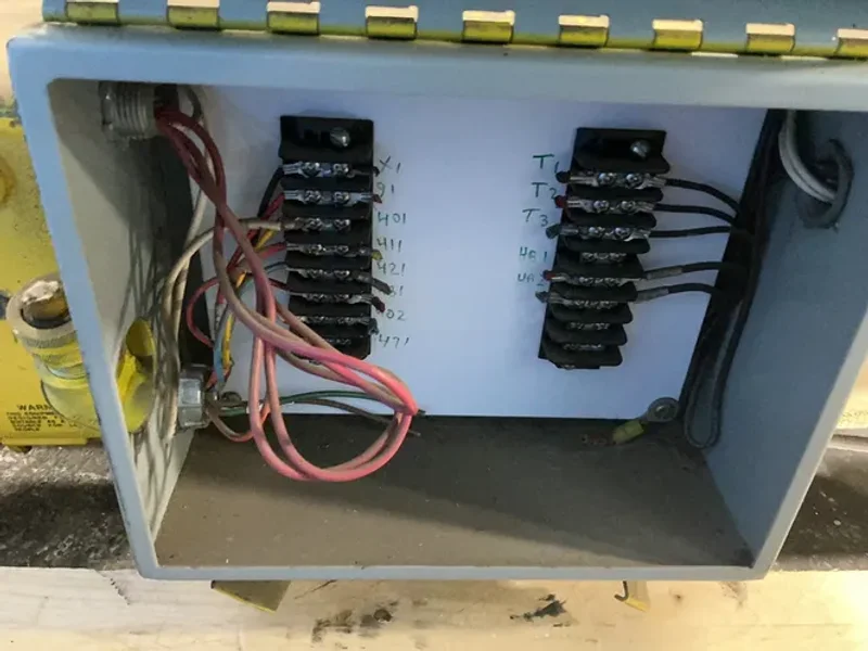 YALE 1 TON HOIST