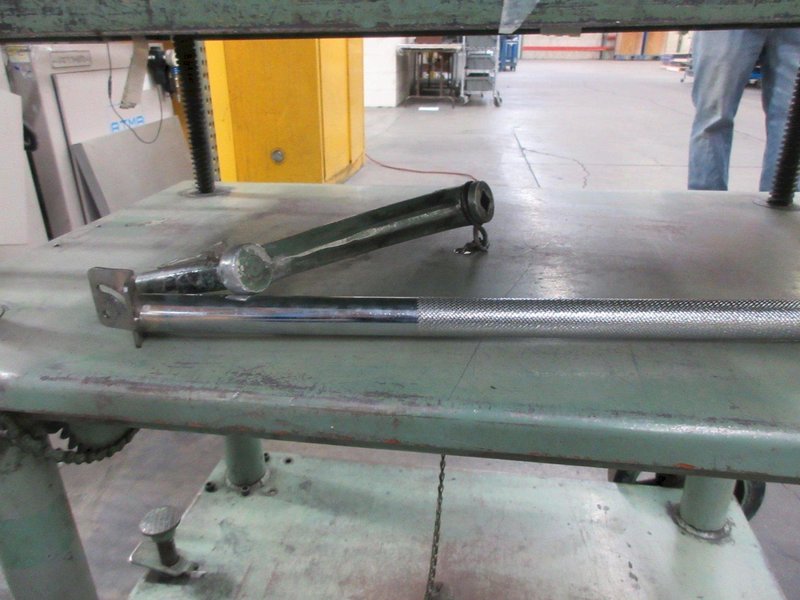 Adjustable Height Screw Lift Rolling Table with Multi Axis Fixtrure Table- Auction Item