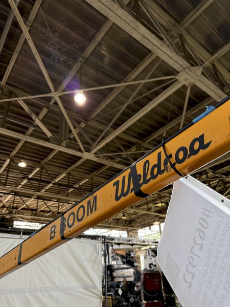 LINCOLN IDEALARC PULSE POWER 500 WELDER W/ BOOM AND LINCOLN LN-9F WIRE FEEDER. STOCK #0627922.