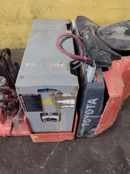 3 TON 6000 LBS TOYOTA MODEL 8HBW30 WALK BEHIND TRANSPORT TRUCK: STOCK #16544