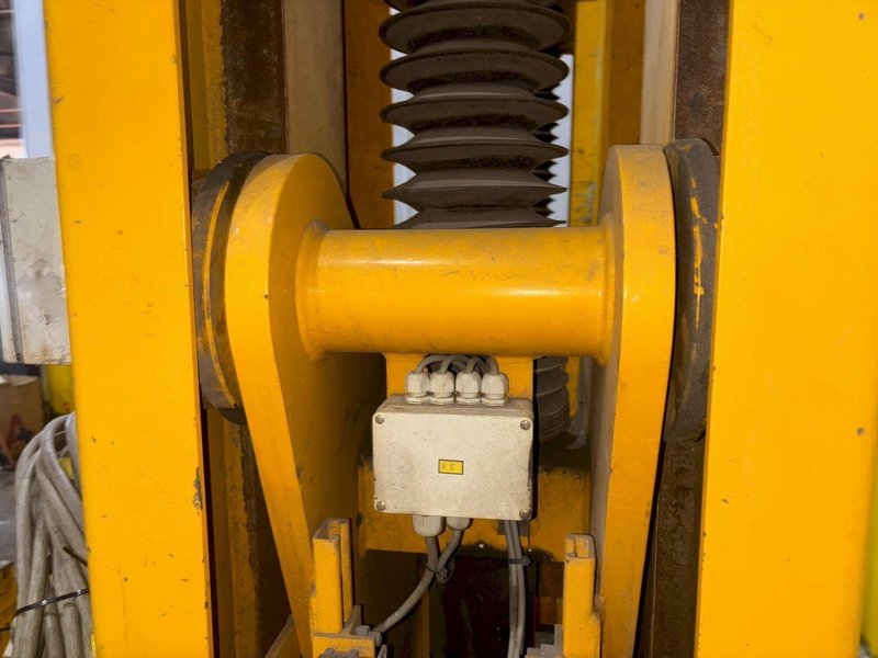 (4) 20 TON (160,000 LBS TOTAL) RAILWAY / NEUERO HEAVY DUTY MOBILE VERTICAL LIFT JACKS: YOBRO #23870