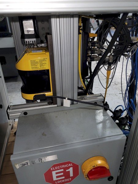 Universal Robots UR5e Cobot With Parts loading base/station. New-2020
