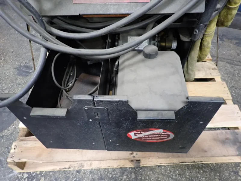 THE LINCOLN ELECTRIC CO 275 AMPS WELDER  -  PRECISION TIG 275