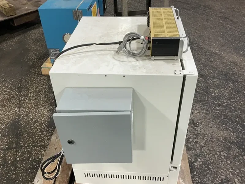 Yamato 19" X 22" X 19" Convection Oven - Dkn600