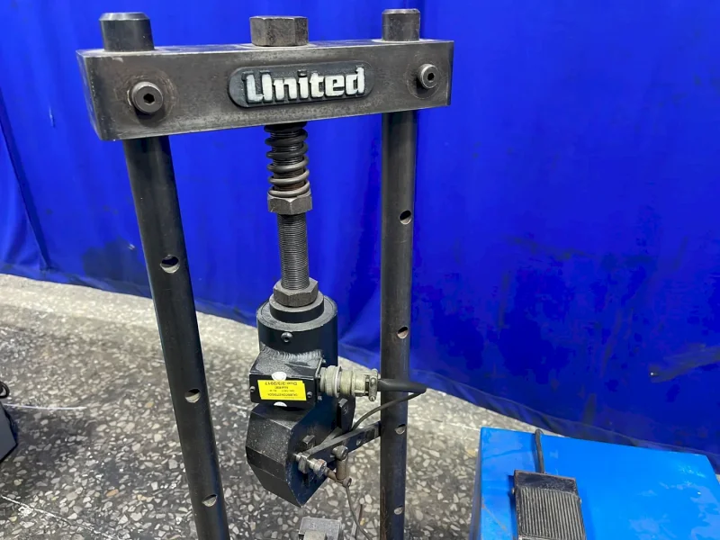 UNITED CALIBRATION CORP. 10000 LBS LIMITED SPEEDY TESTER  -  LCH-10
