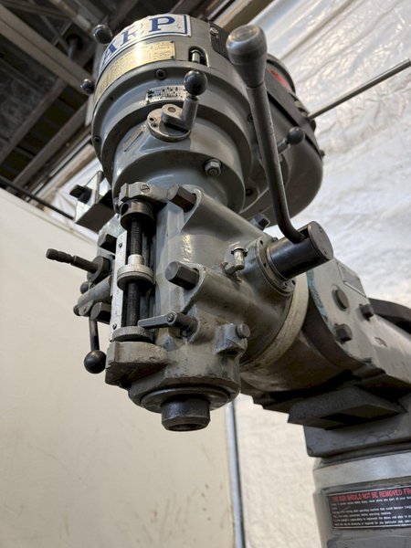 2 HP SHARP VERTICAL MILLING MACHINE W/ KURT VISE. STOCK # 0557025.