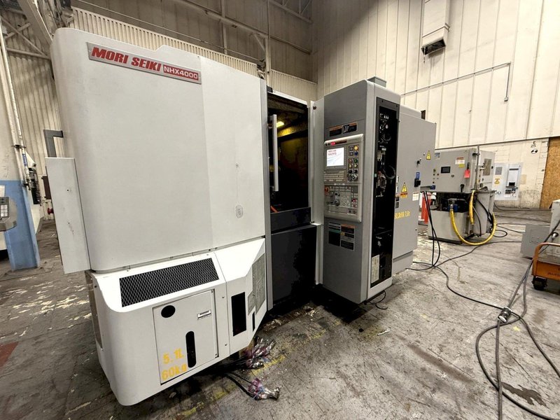 Mori Seiki NHX4000 400mm CNC HMC, 2012 – ChipBlaster Coolant Filtration System, Chip Conveyor, Tooling