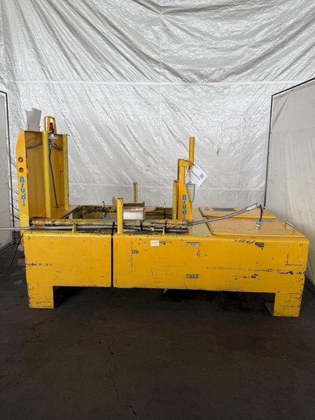 BRUDI HYDRAULIC PALLET CHANGER / LOAD TRANSFER STATION. STOCK # 0445925.