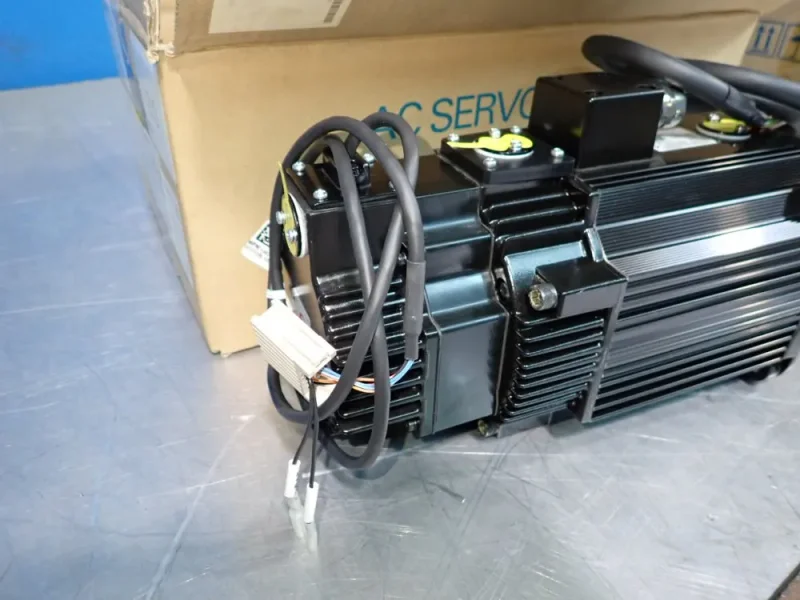 YASKAWA AC SERVO MOTOR  -  SGMGH-13A2A-YRA1