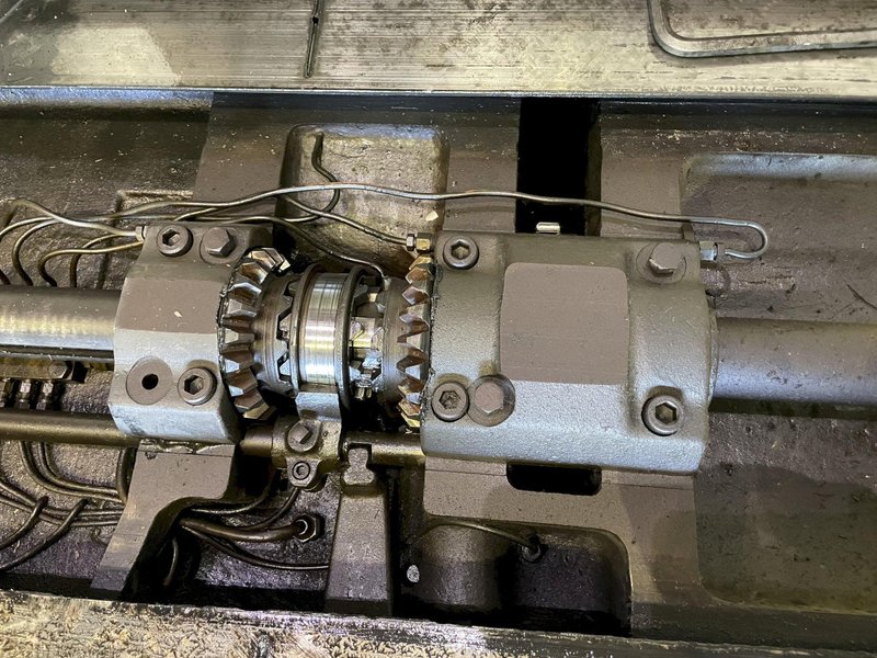 #4 CINCINNATI TABLE TYPE HORIZONTAL MILLING MACHINE: YOBRO #25675