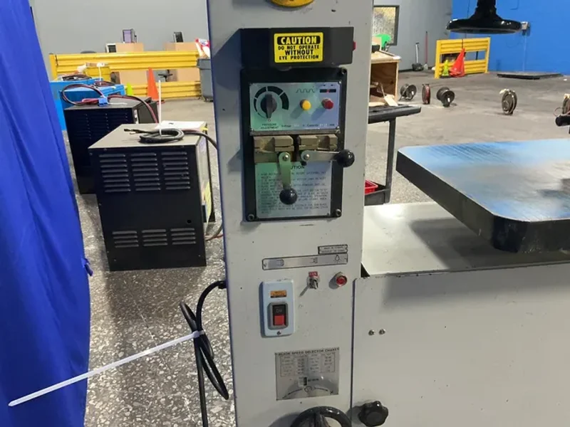 PROCUT 18" throat / 10" high VERTICAL BAND SAW  -  RF66KB45