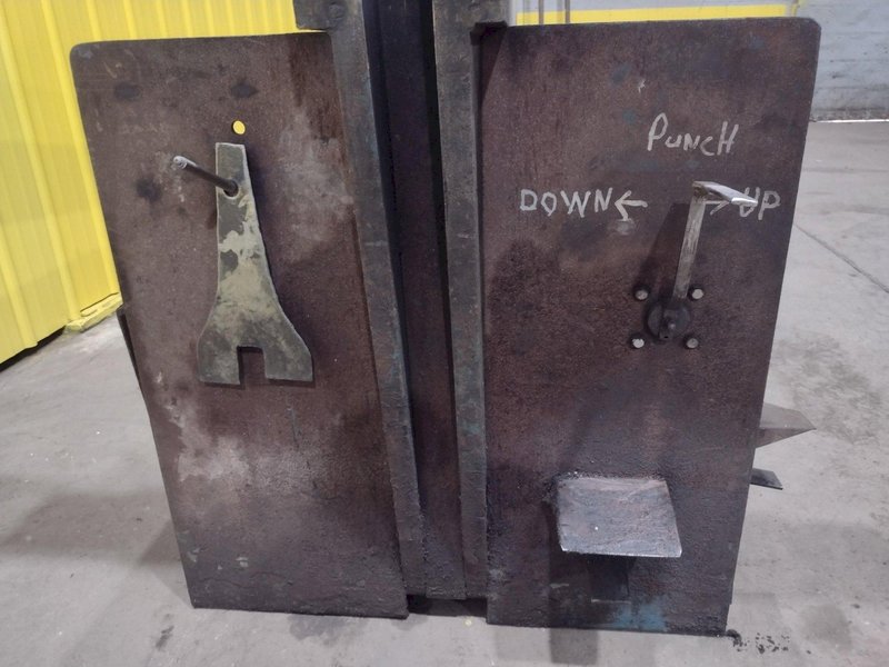 65 TON TROJAN MODEL #65T HYDRAULIC IRONWORKER: STOCK 18692