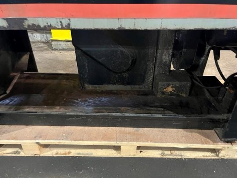 18" X 22" MARVEL SERIES 8-MARK II VERTICAL BAND SAW STOCK# 3665