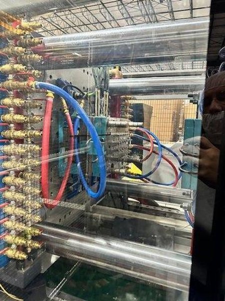 Tederic E328/E500C Injection Molder – 2022 – 369-Ton, 9.2 oz Shot, 3-Axis Servo Robot Included