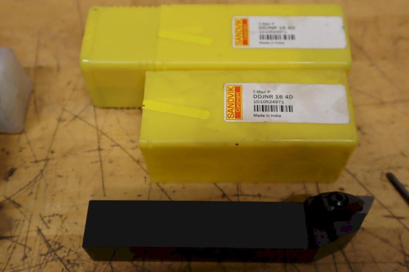 Kennametal/Sandvik 1" Inserted Facing Turning Tool Holders (7pcs) **New In Packs**- Auction Item