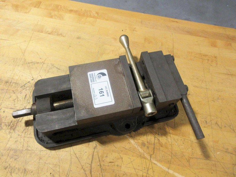 Kurt D-60 6&quot; Machine Vise W/ Jaws &amp; Handle- Auction Item