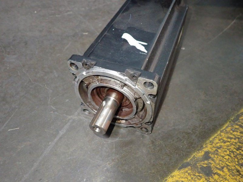 ALLEN BRADLEY 3 KW SERVO MOTOR  -  MPL-B430P-MJ74AA