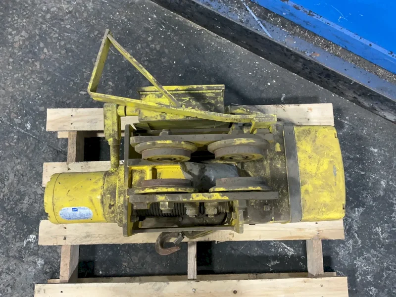 YALE 1 TON HOIST