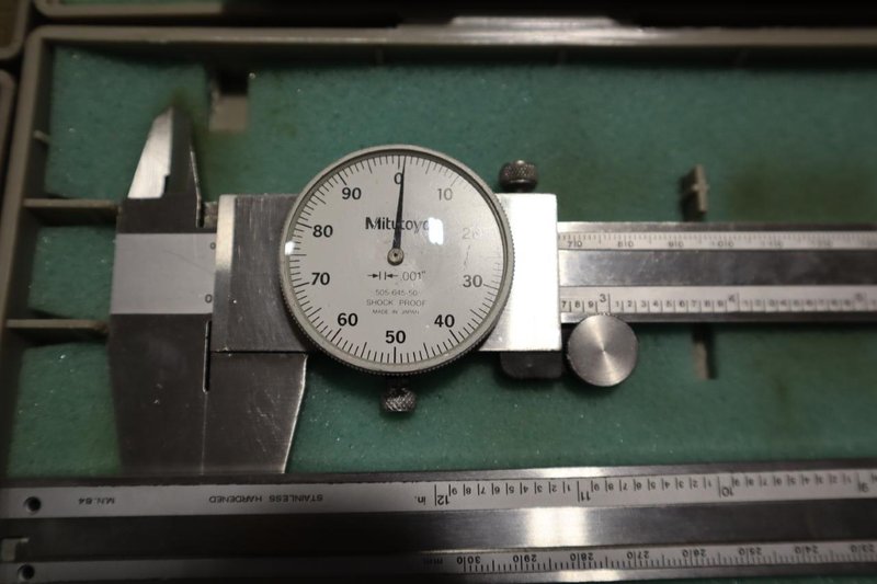 Mitutoyo Verneer Calipers: (4) 12" Dial Type, (2) 8" Digimatic, (1) 12" Absolute Digimatic- Auction Item