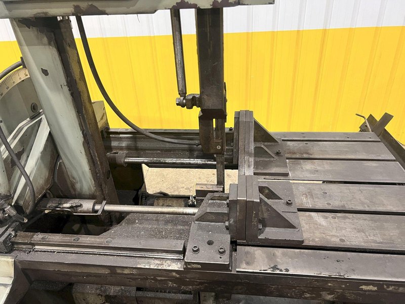 18" X 20" HYD-MECH MODEL #V-18 SEMI-AUTOMATIC VERTICAL BANDSAW: YOBRO #24580