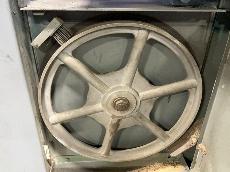 GROB 18” VERTICAL BAND SAW  -  NS18