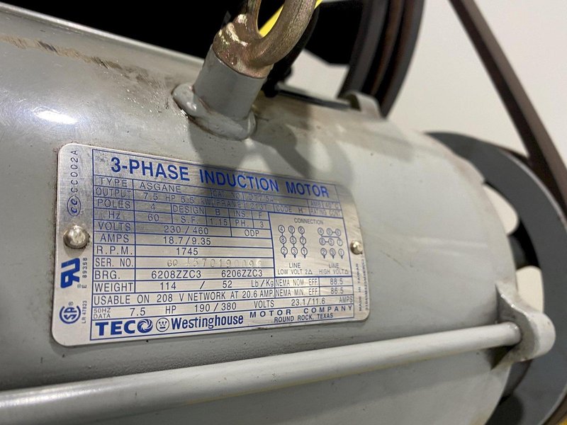 7.5 HP SPEEDAIRE MODEL #1WD61 DAYTON VERTICAL AIR COMPRESSOR: STOCK #16557