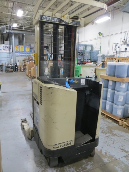 Crown 35RRTT Single Reach 2-Stage Electric Forklift with Side Shift- Auction Item