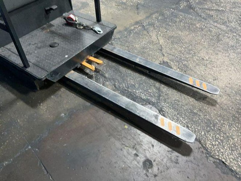 Crown 3000 Lbs Electric Order Picker - Sp3510-30