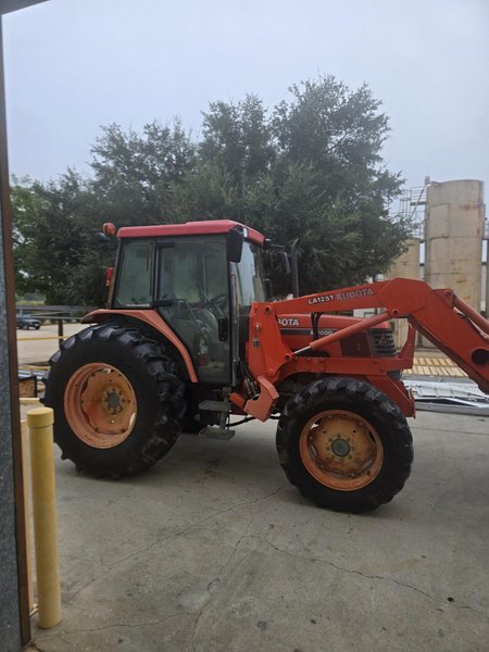 Kubota M1281 Tractor – LA1251 Front Loader