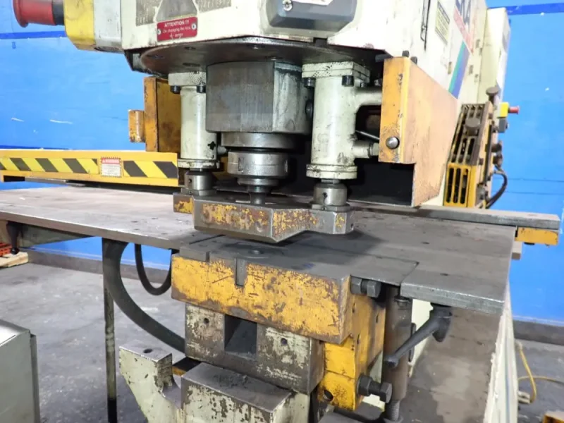 GEKA IRON WORKER  -  HYDRACROP 110/SD