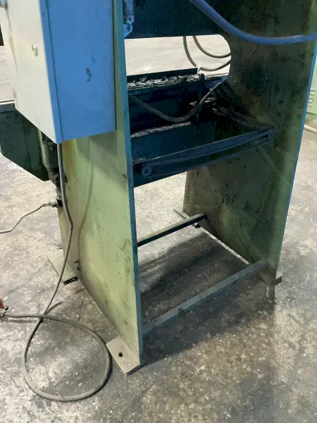 CHICAGO, DREIS, &amp; KRUMP 11 TONS PRESS BRAKE  -  131