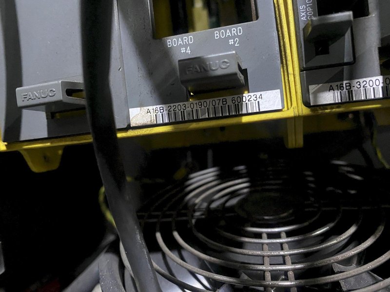 FANUC – R-2000iA/200T w/ R-J3iB Controls PARTS ONLY