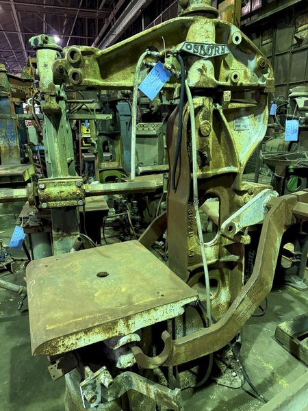 Osborn model 3161 rotolift molding machine s/n 17229-d (parts machine)