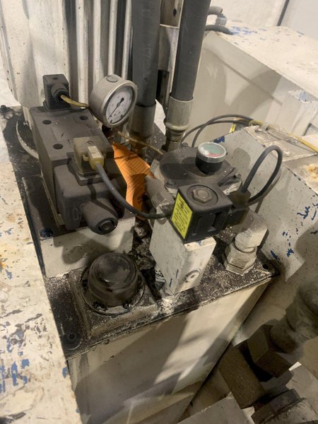 MANCHESTER 7.5 HP VERTICAL CRIMPER W/ DIES. STOCK # 1271723.