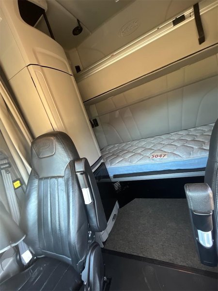 2022 Peterbilt 579 1XPBD49X4ND781737