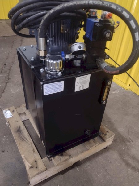 1.25&quot; C &amp; U CHANNEL 12 STAND X 8&quot; ROLLFORMER WITH HYDRAULIC CUTOFF: STOCK #18943