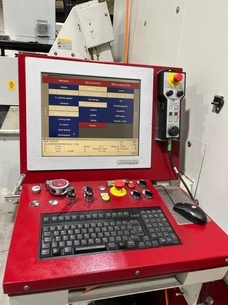 Roders Vertical Machining Center