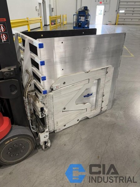 2021 - 2,640 LB. CASCADE MODEL 14J-CCS-2A-5074 HYDRAULIC CARTON CLAMP