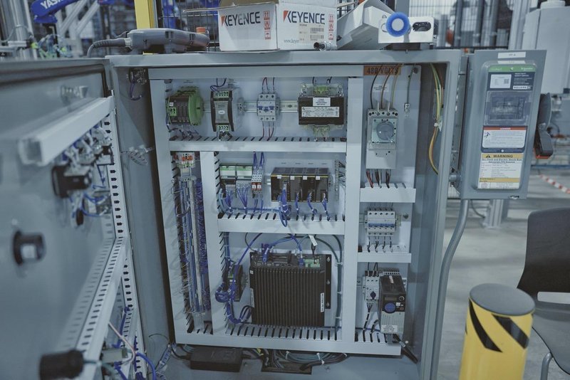 Yaskawa Motoman GP25-12 Robots (6) – YRC1000 Controllers, Mech-Mind 3D Vision, Bin Picking, Integrated Safety Cells, 2022