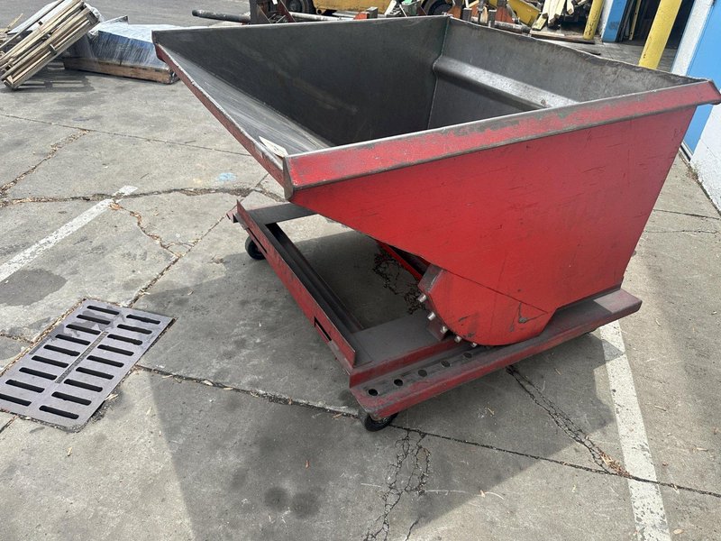 1-1/2 CUBIC YARD ROURA SELF DUMPING HOPPER: STOCK #78224