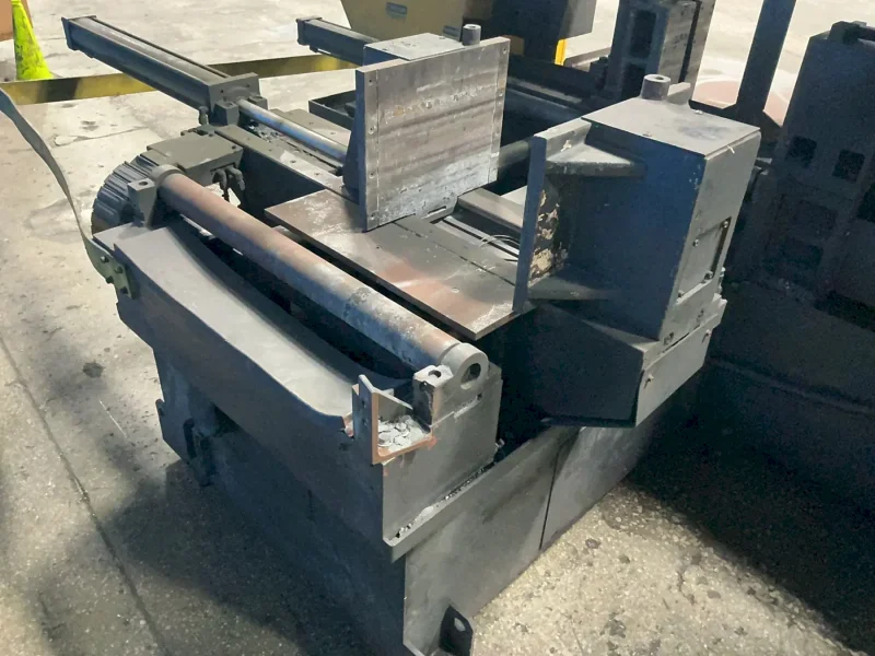 CLAUSING 34" X 24" X 20" HORIZONTAL BAND SAW  -  C-2030NC
