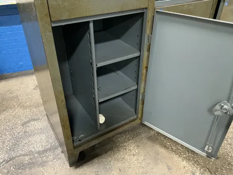STRONG HOLD 10 DOOR LOCKERS