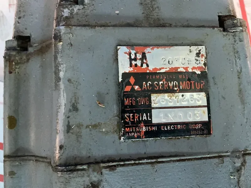 MITSUBISHI AC SERVO MOTOR   -  HA 203CBS