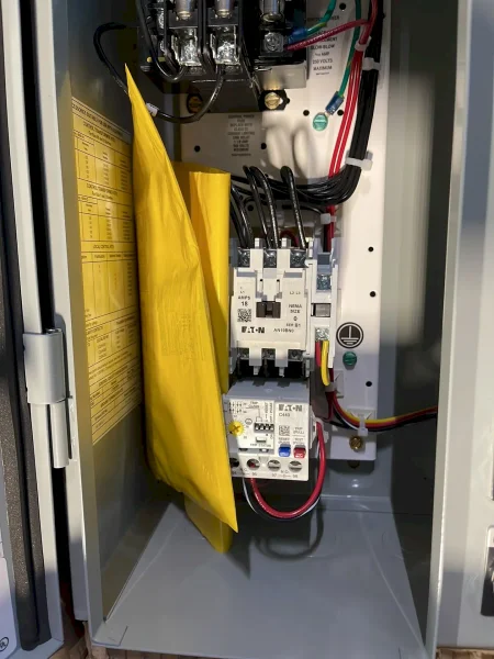 EATON ENCLOSED COMBINATION MOTOR STARTER  -  ECN1801E0B