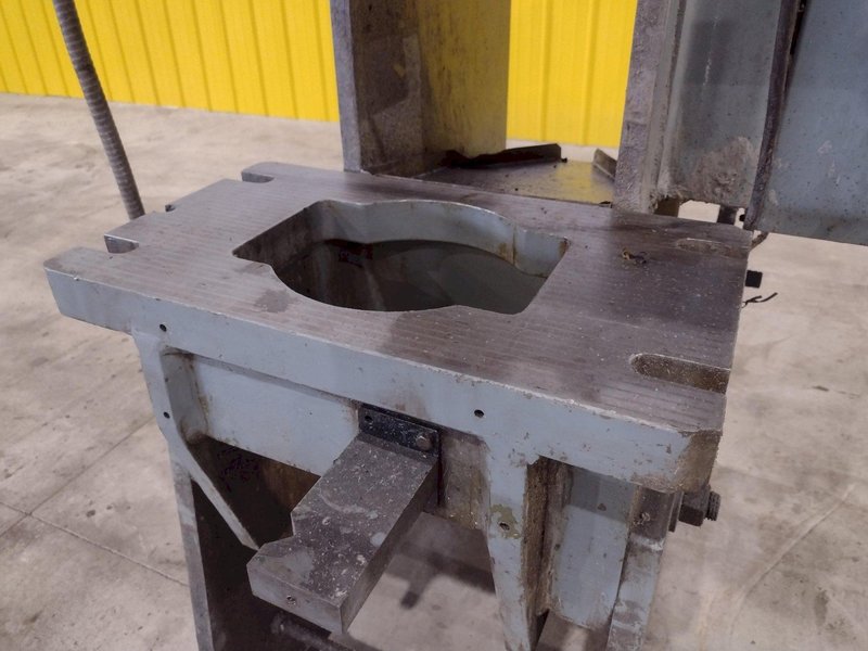 22 TON NIAGARA MODEL M22 OBI PUNCH PRESS, 2.5&quot; STROKE: STOCK #20729