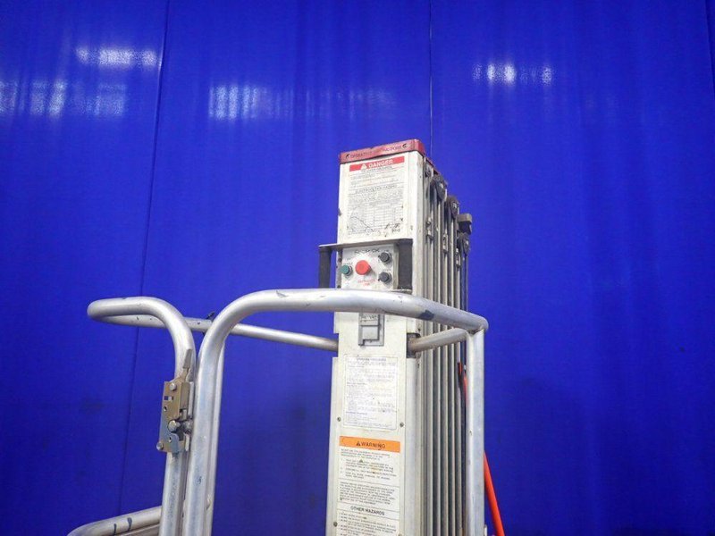 SKYJACK 350 LBS MANLIFT  -  I30